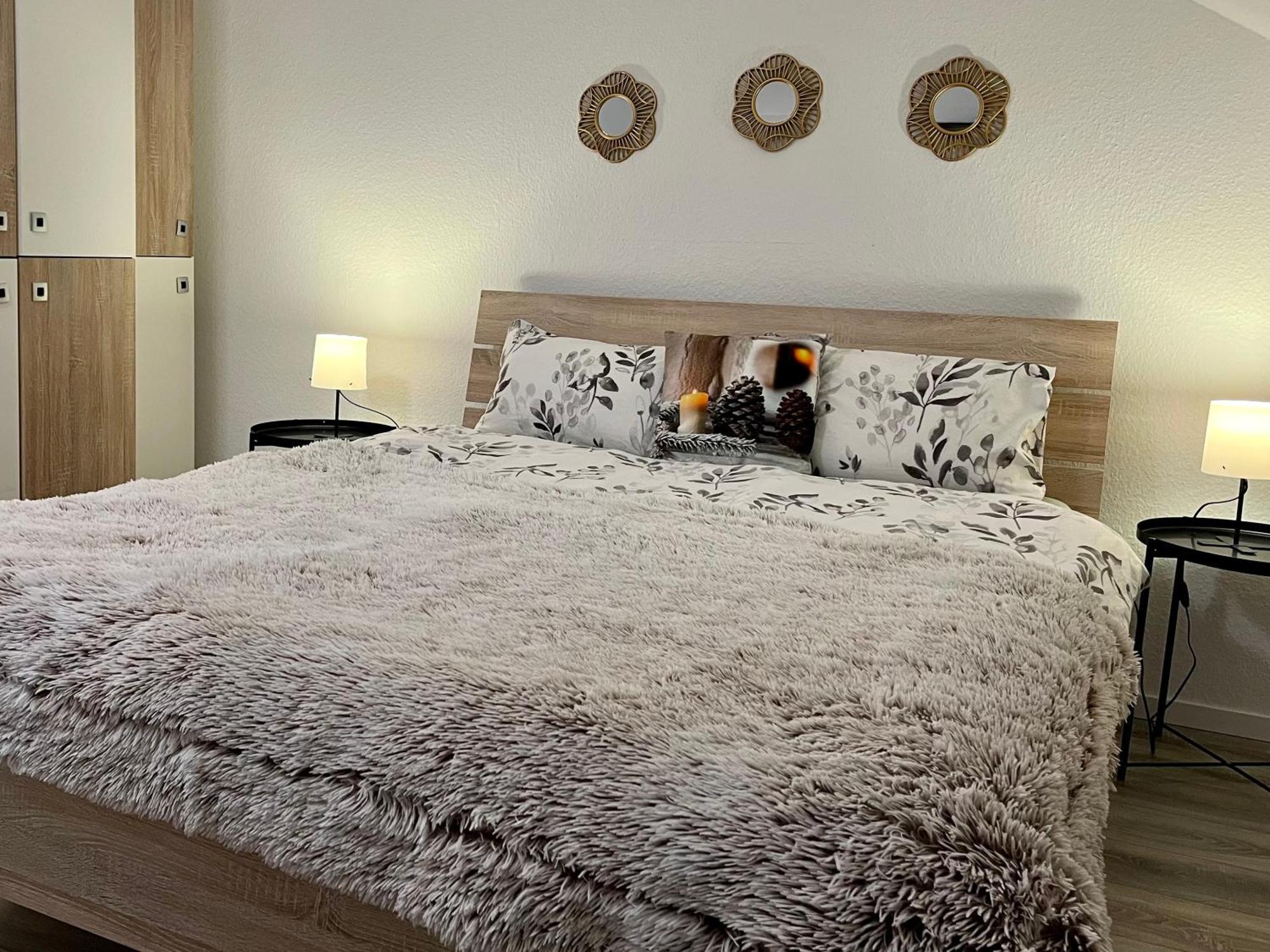 Marienhaus Apartment - Zentral, Parken, Netflix, Kontaktloses Einchecken Wuppertal Extérieur photo